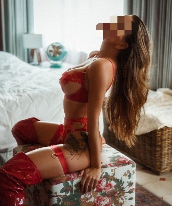 Страстная брюнетка ждет самого настоящего мужчину для ярких встреч и незабываемых моментов. Приглашаю в уютное гнездышко, где у нас с тобой будет все, о чем ты мечтал. Доставлю удовольствие и радость, обещаю! 9313, 25 лет